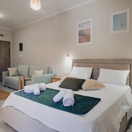Savere Luxury Studios Skiathos stad Exteriör bild