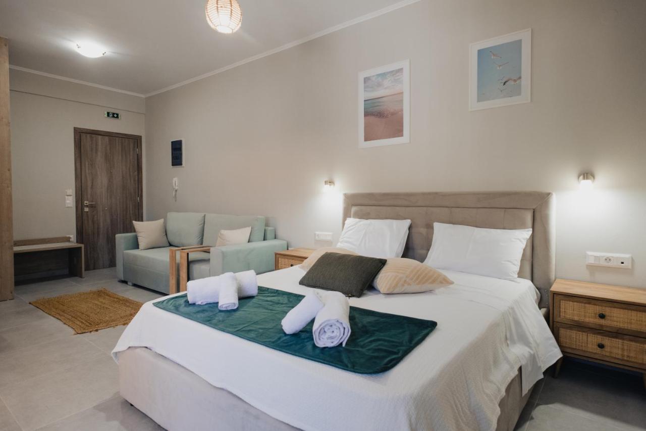 Savere Luxury Studios Skiathos stad Exteriör bild
