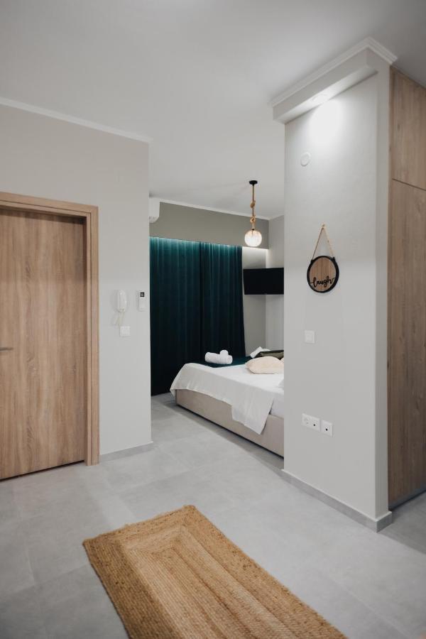 Savere Luxury Studios Skiathos stad Exteriör bild